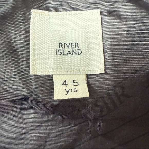 River Island Girls Shiny Black Puffer Vest Size 4-5Y - Picture 2 of 6